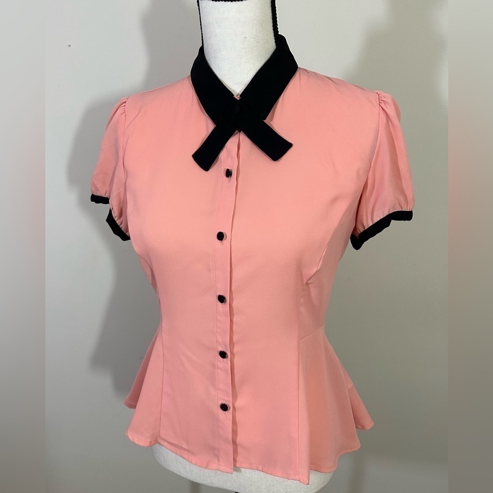 Forever 21 sz med in a peach shade with black accents. A touch of a vintage look